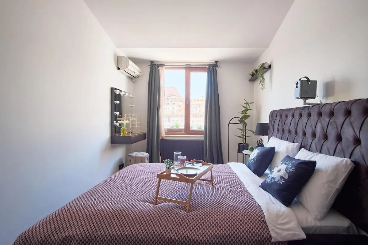 Cozy Penthouse With The Balcony Apartment Istanbul